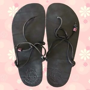 Good Earth Handmade Leather Sandals